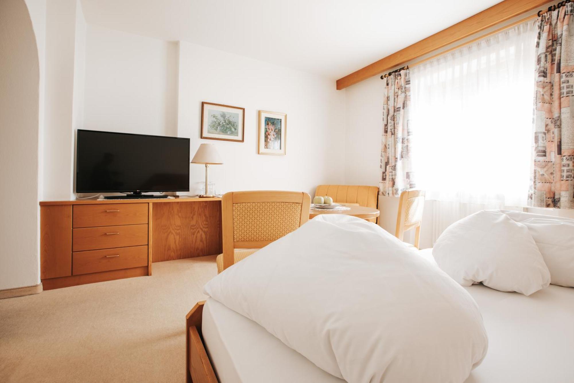 טירולו B&B Hotel Mair Am Turm מראה חיצוני תמונה