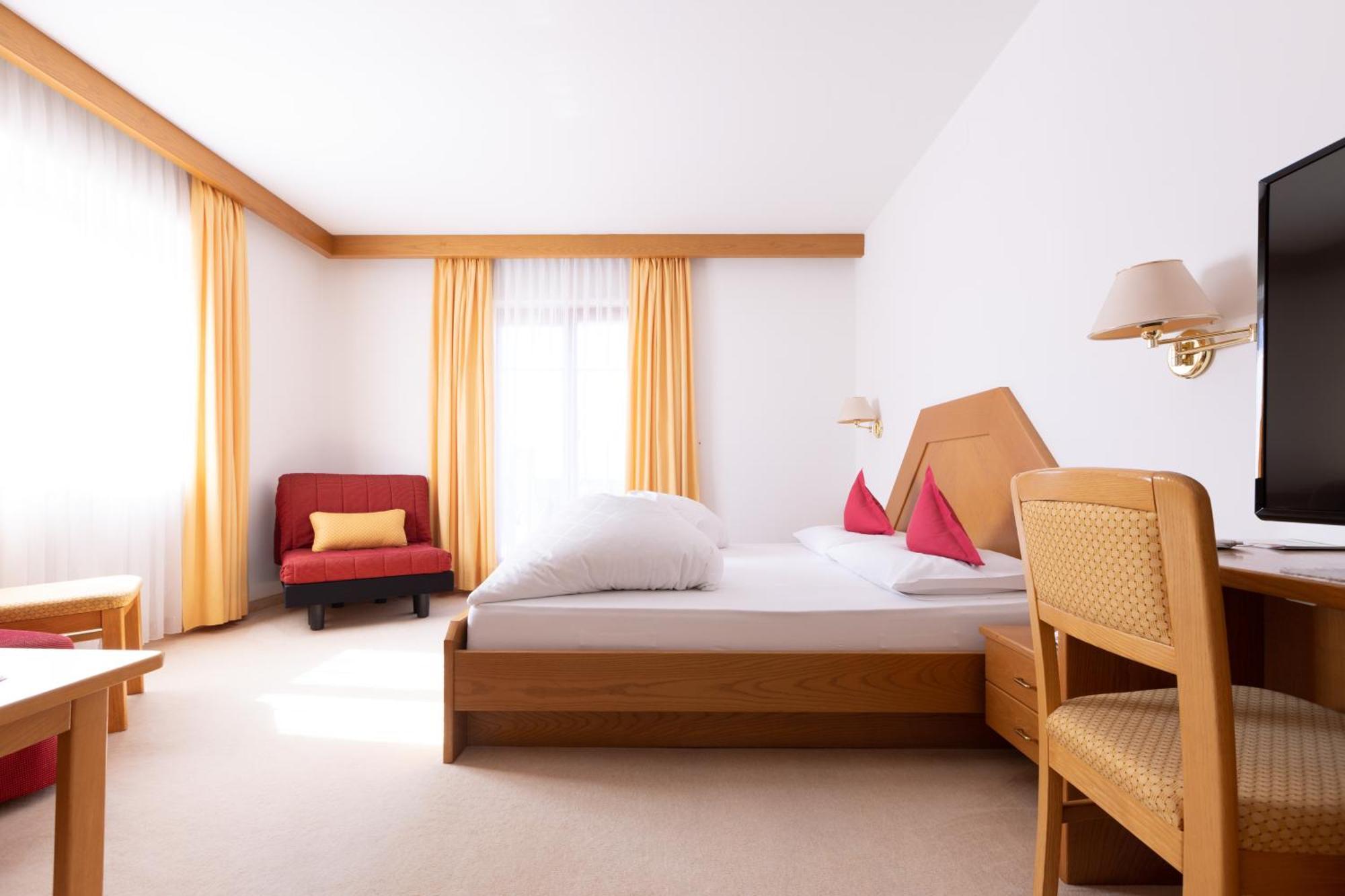 טירולו B&B Hotel Mair Am Turm מראה חיצוני תמונה