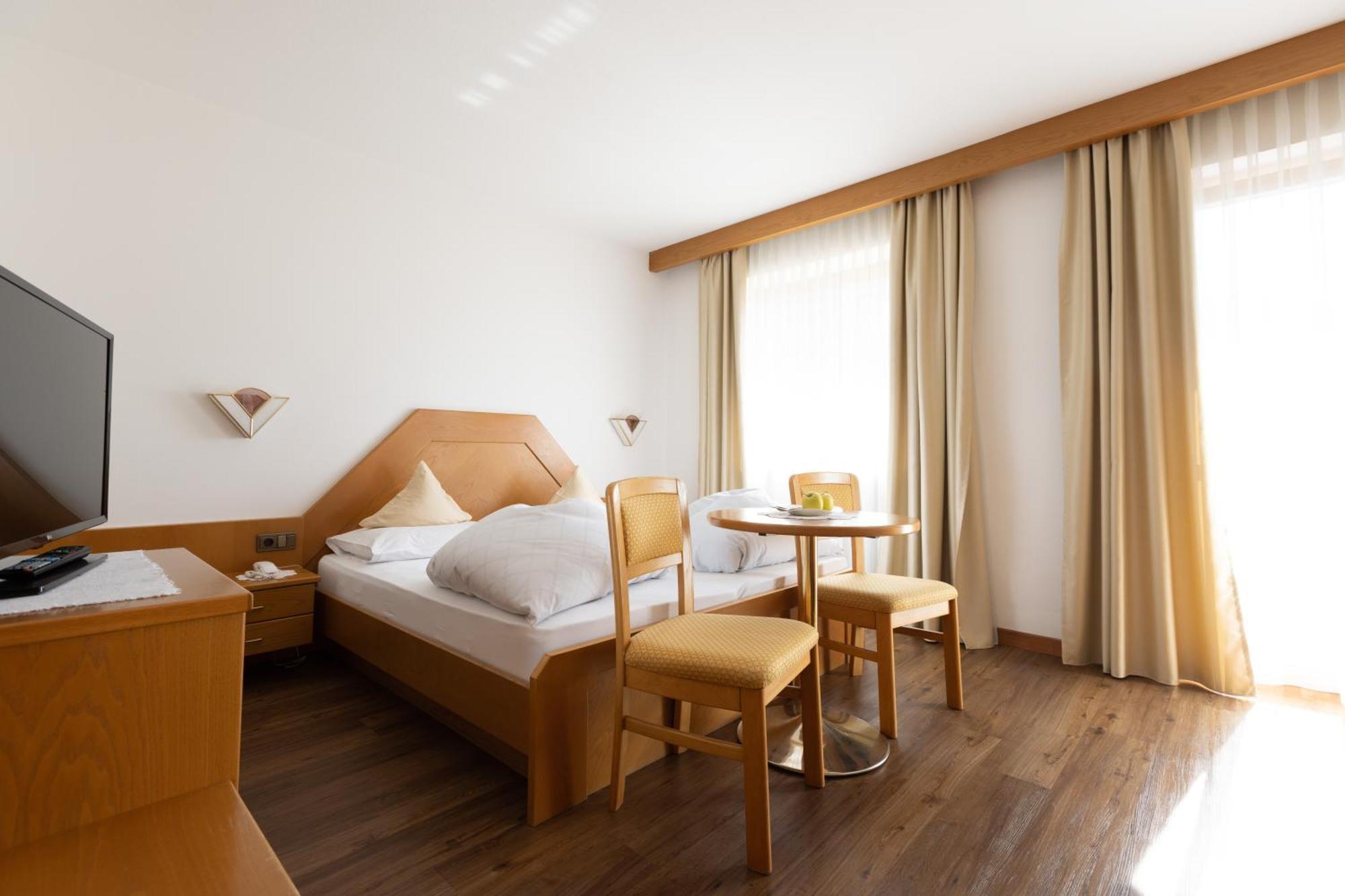 טירולו B&B Hotel Mair Am Turm מראה חיצוני תמונה