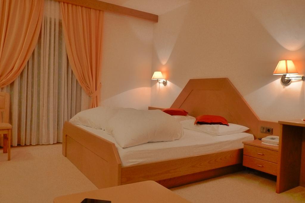 טירולו B&B Hotel Mair Am Turm מראה חיצוני תמונה